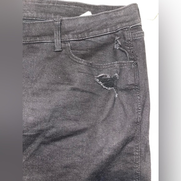 Old Navy Womens 30 Plus Boyfriend Cuffed Back Jean Distressed Denim Shorts - Picture 2 of 6